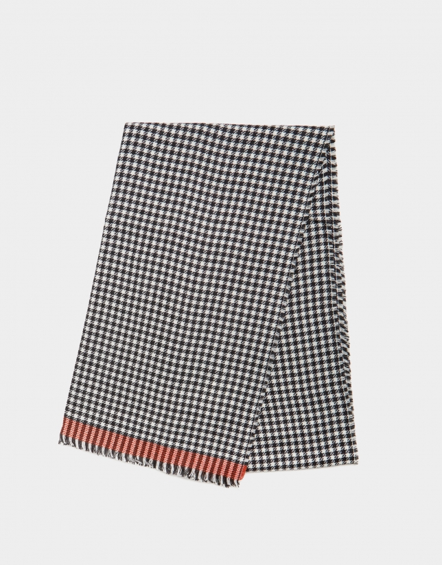 Gray and beige houndstooth scarf