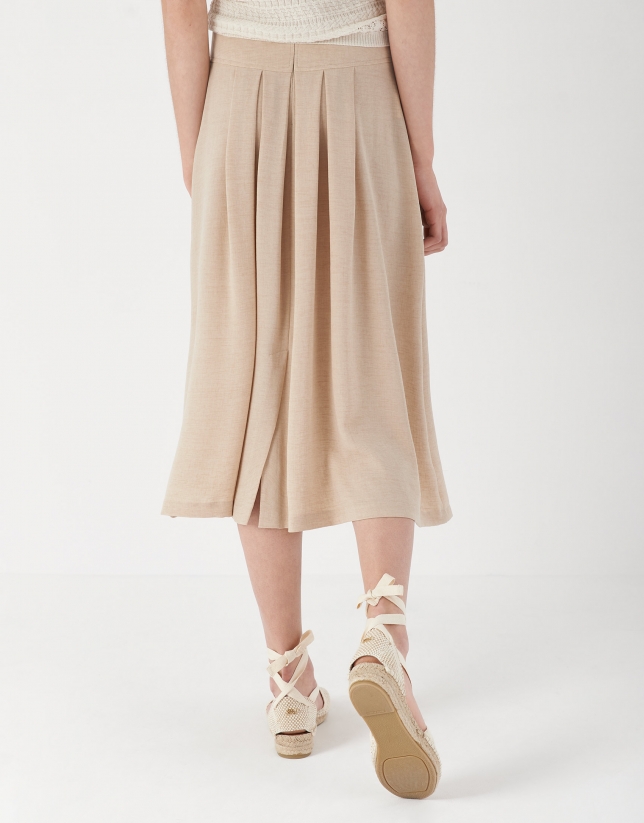 Falda midi con canesú y pliegues color arena