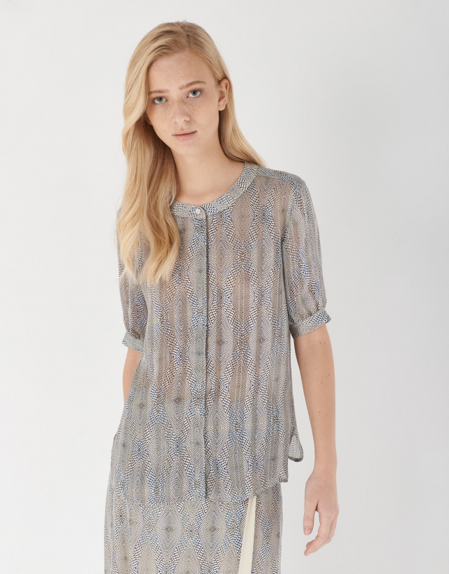 Blue and gray shirt with elbow-length sleeves