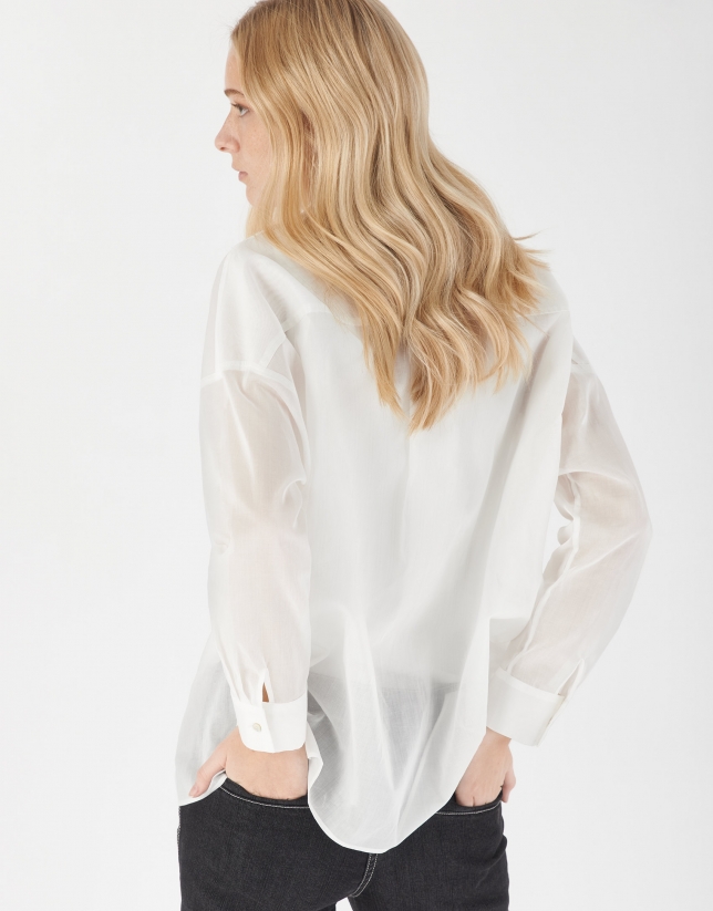 White oversize shirt with pockets