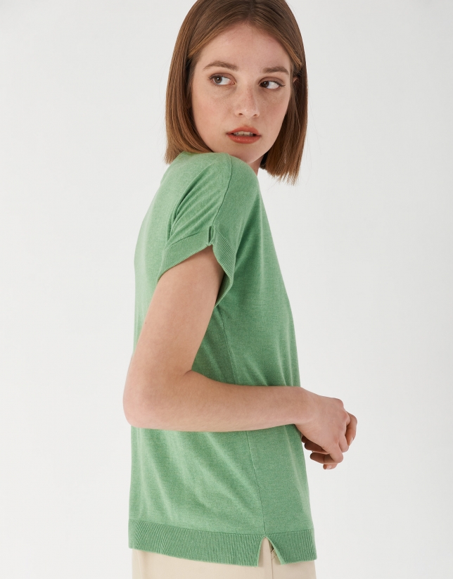 Green knit top with short bat-sleeves