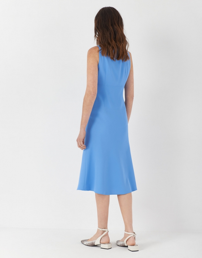 Blue fitted dress with evasé skirt
