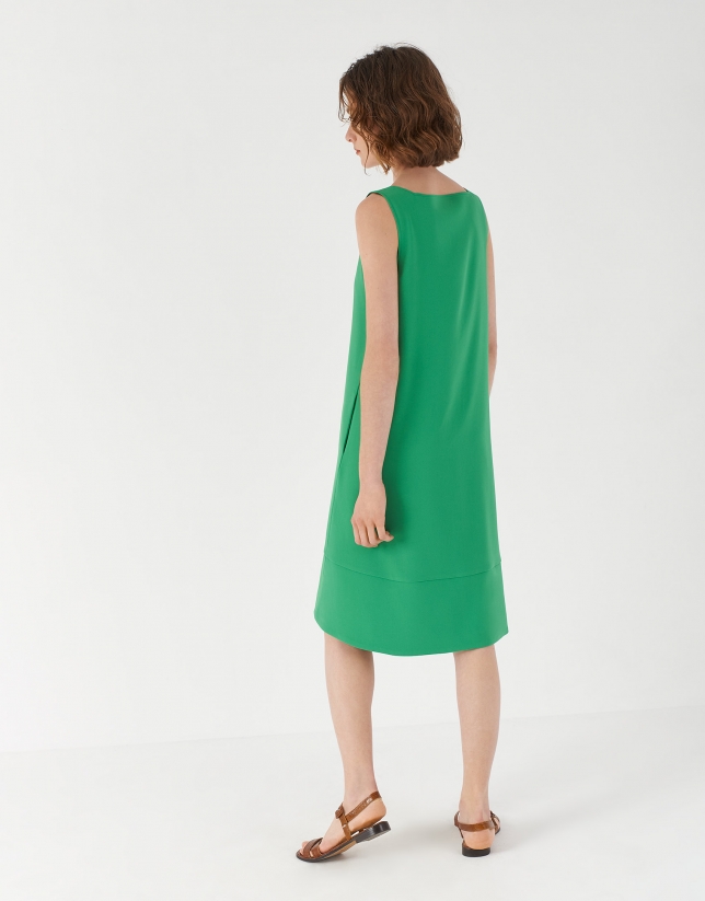 Vestido sisas bajo asimétrico verde