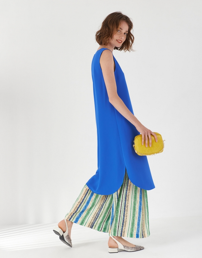 Blue fitted dress with boat neck