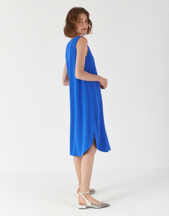 Blue fitted dress with boat neck
