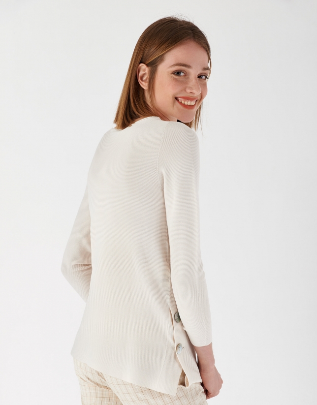 Beige sweater with side slit and mother of pearl button