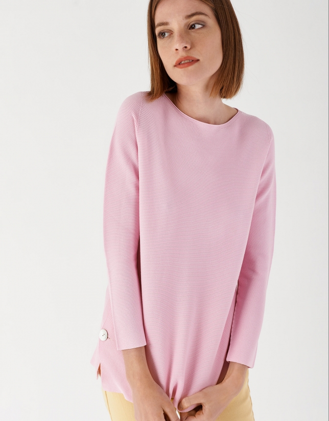 Pink sweater with side slit and mother of pearl button