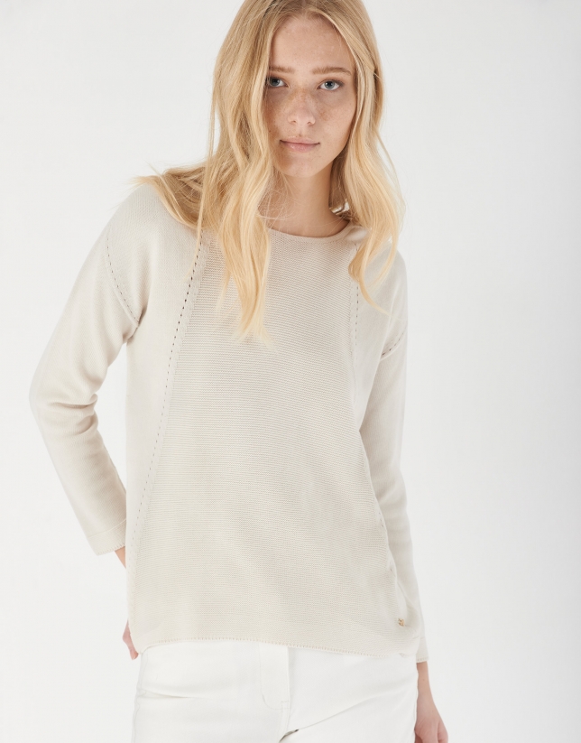 Sand-colored sweater with French sleeves