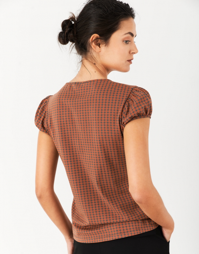 Tile-colored dotted top with strass logo