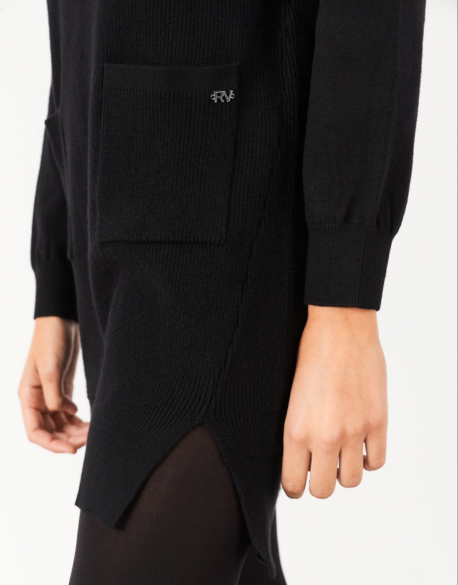 Black plain knit dress with pockets