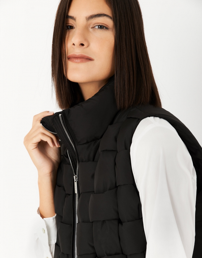 Black quilted vest with quadricular design