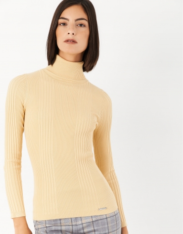 Yellow sweater with turned back collar and ribbing