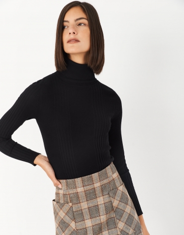 Black sweater with turned back collar and ribbing
