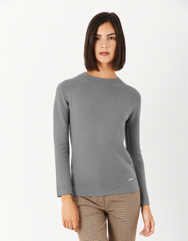 Gray marbled sweater with raglan sleeves