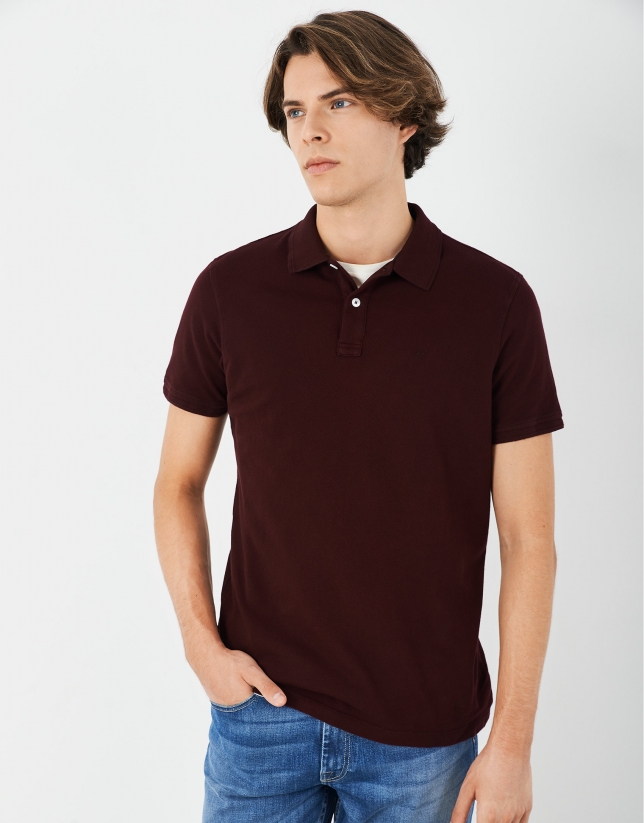 Dyed burgundy short sleeved polo shirt