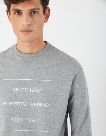 Fine gray sweatshirt with contrasting logo
