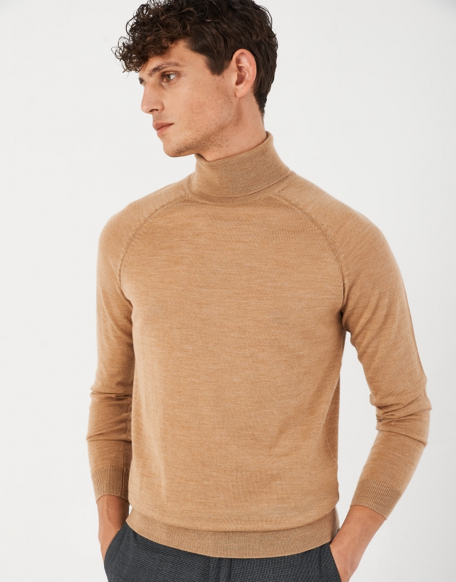 Camel wool turtle neck sweater