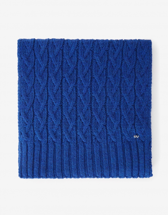 Blue wool and alpaca scarf with figure-eight pattern.