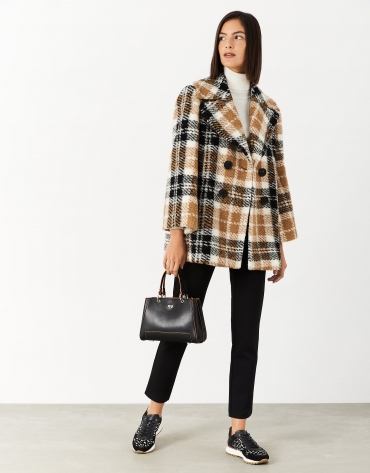 Short oversize quilted coat with camel and black checked pattern