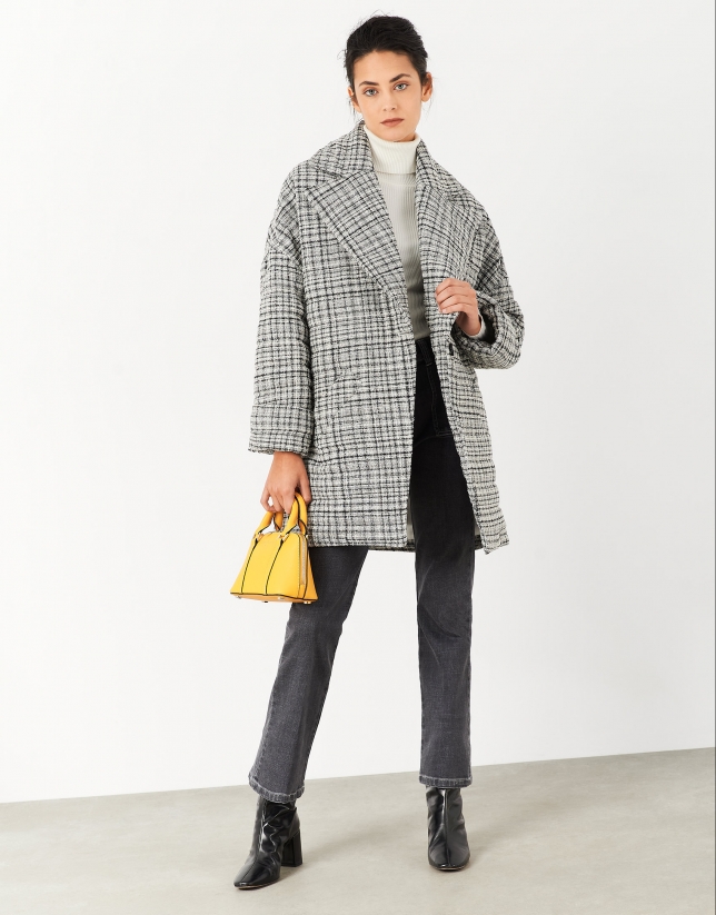 Short oversize coat with black and white checked pattern