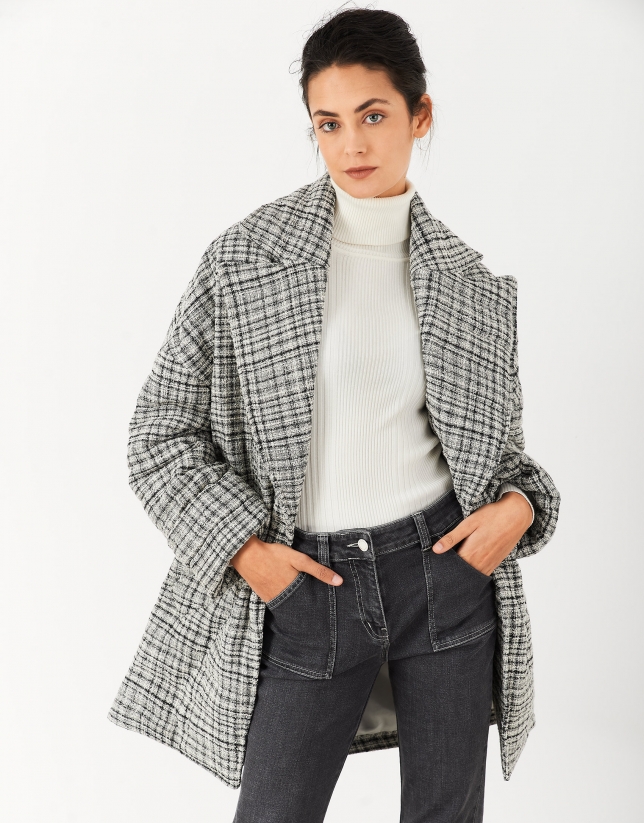 Short oversize coat with black and white checked pattern