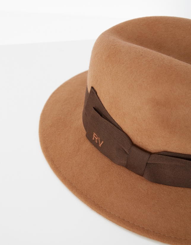 Sombrero fedora fieltro cámel cinta marrón