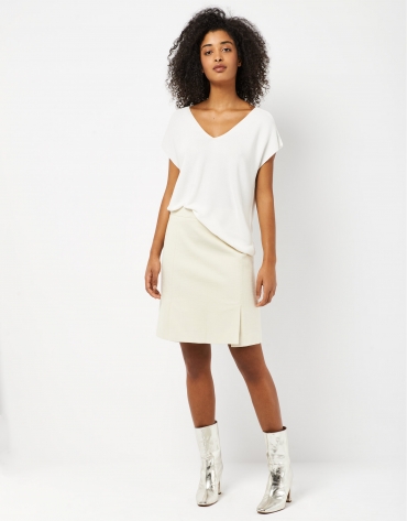 Short beige cloth skirt