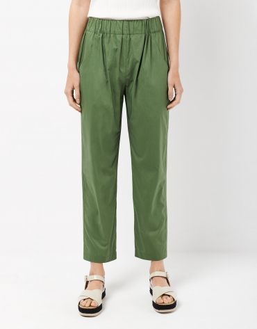 Green trousers with gathered waist