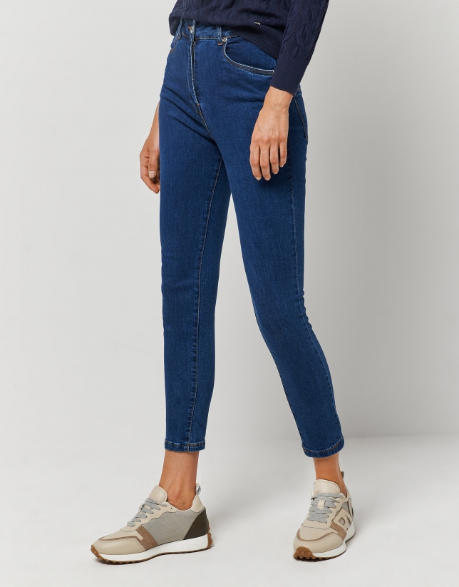 Blue jean stovepipe pants with yoke in back