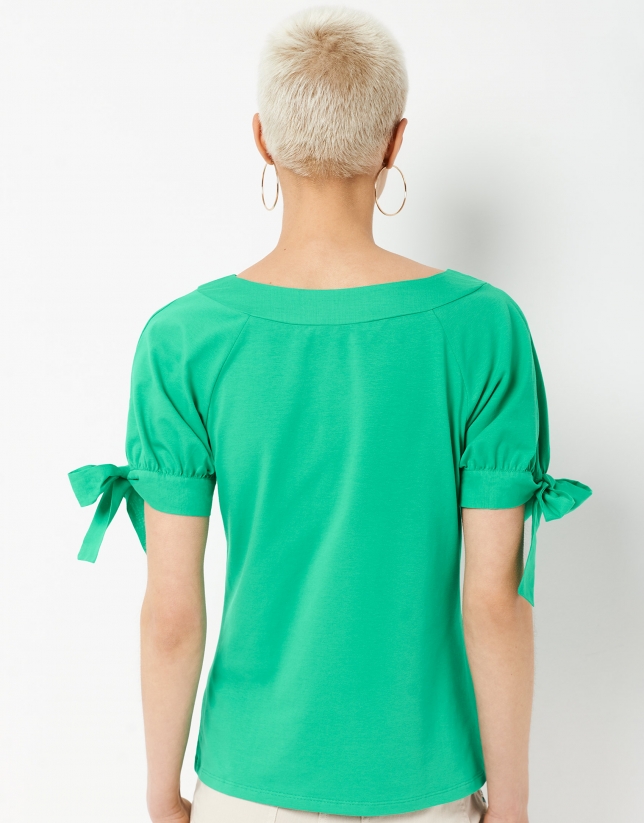 Camiseta manga corta verde con lazada