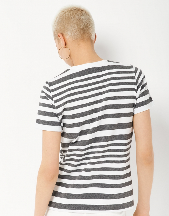 Short-sleeved top with gray stripes