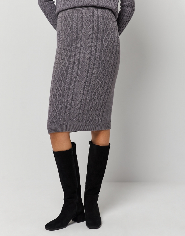 Gray knit skirt with cable stitch and diamond design
