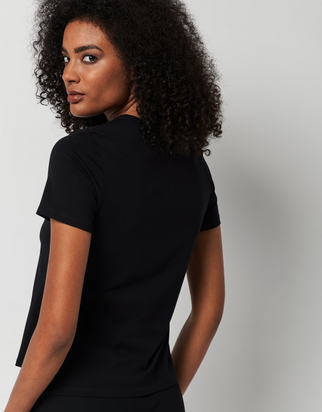 Short black top with embroidered RV40