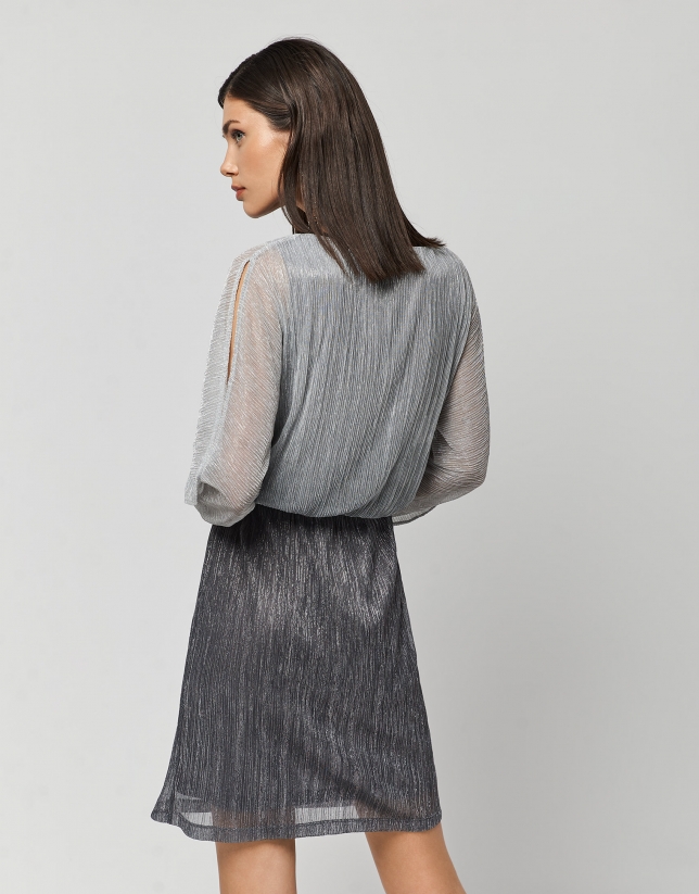 Long-sleeved metalized gray dress with long sleeves
