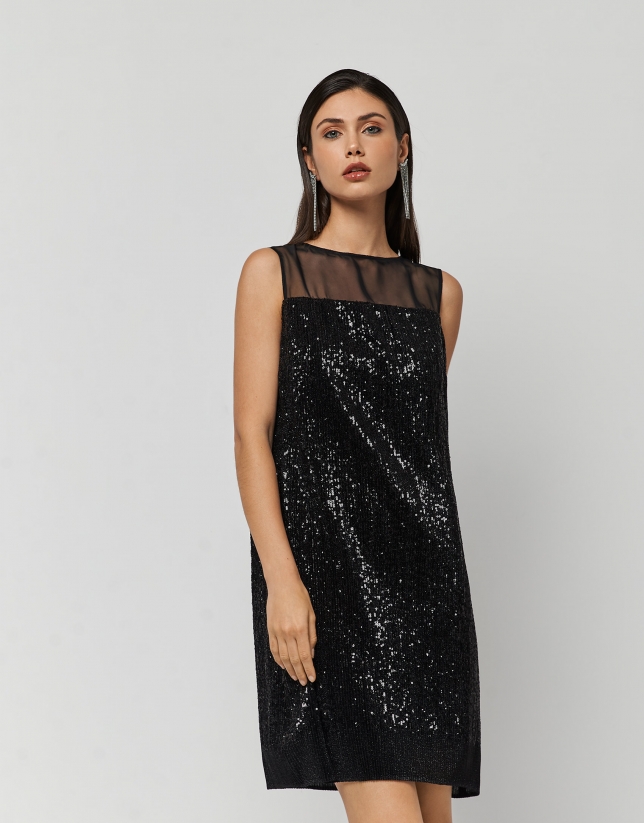 Short black dress with chiffon and sequins