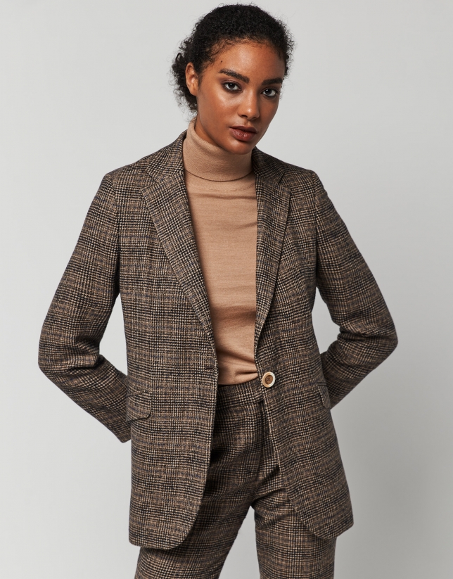 Brown cheked blazer with one button