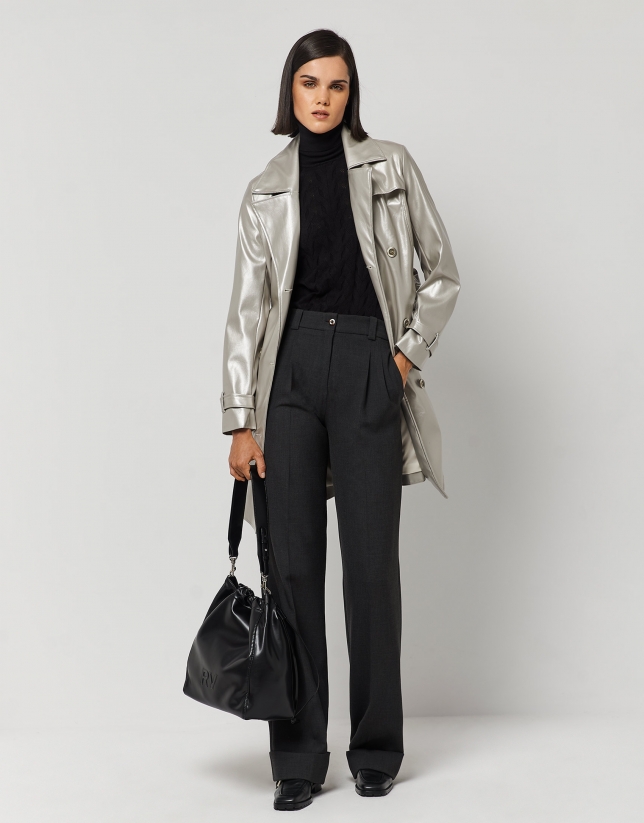 Gabardina de acabado metalizado gris plata Roberto Verino