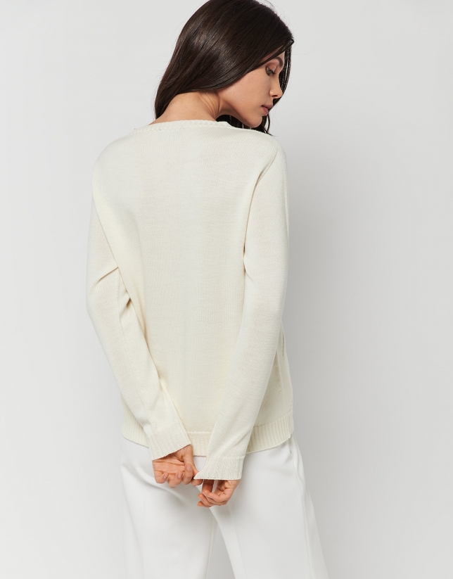 Beige wool sweater with herringbone design in the front