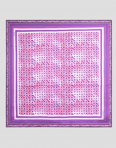 Pañuelo seda estampado geométrico en tonos rosa y crudo