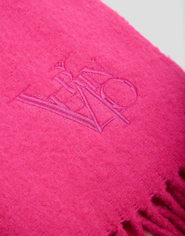 Fuchsia scarf with Verino logo and fringe