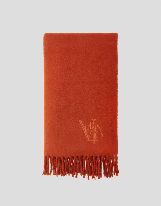 Brick red scarf with Verino logo and fringe