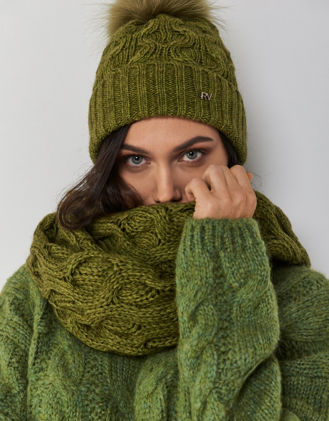 Green geometric print knit scarf