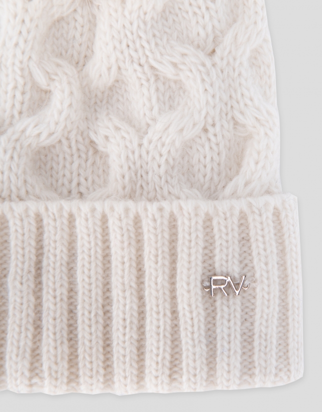 Beige knit cap with geometric design