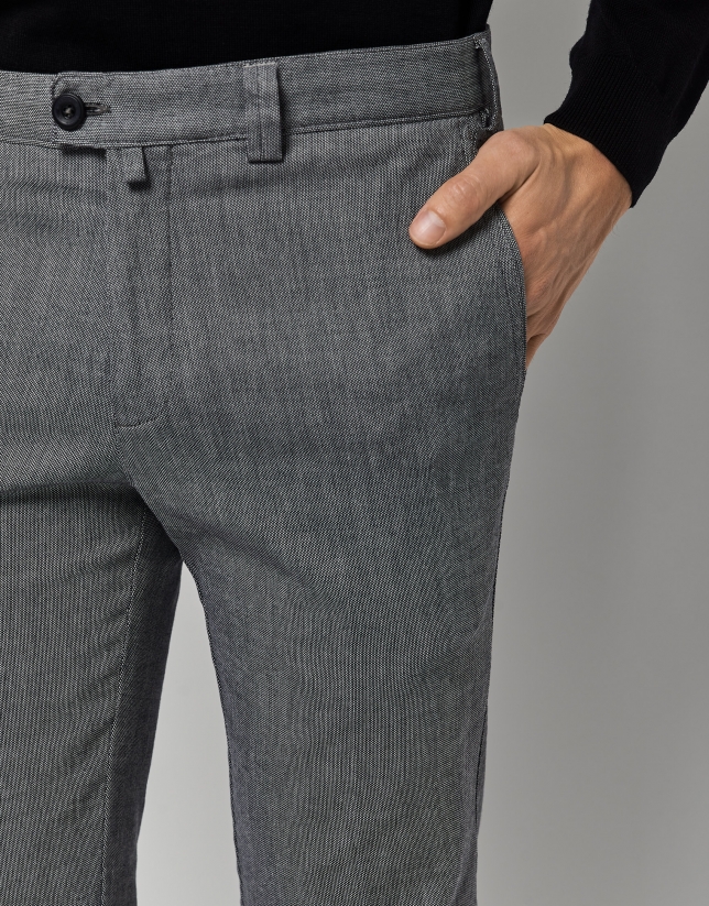 Black and beige micro-design chinos