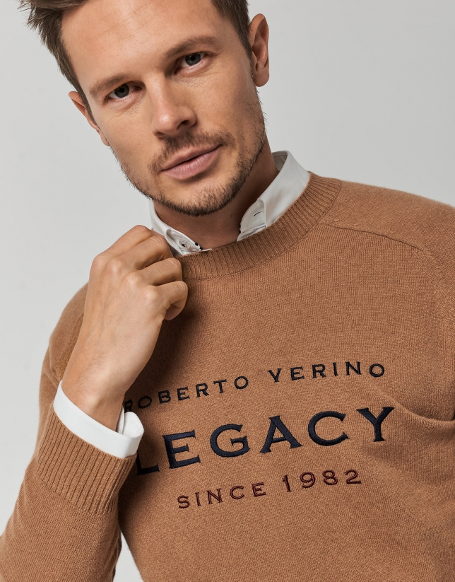 Camel wool sweater with contrasting embroidery