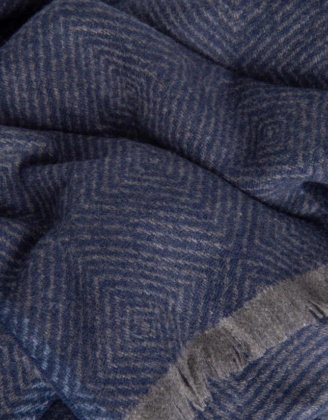 Blue wool scarf with geometric print