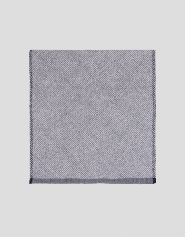 Gray wool scarf with geometric print