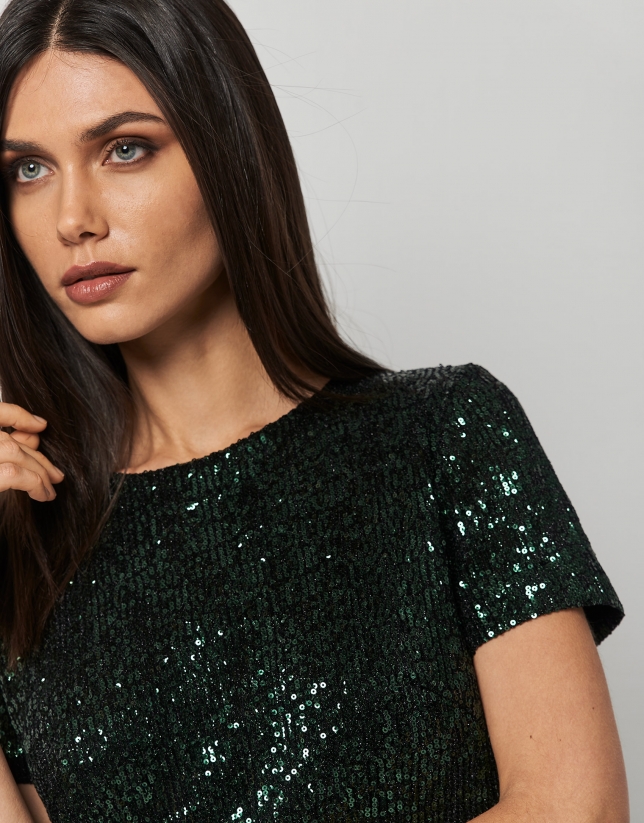 Short-sleeved dress with green sequins