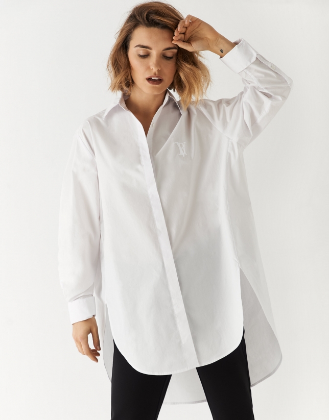 Camisa larga algodón blanco con logo en el pecho
