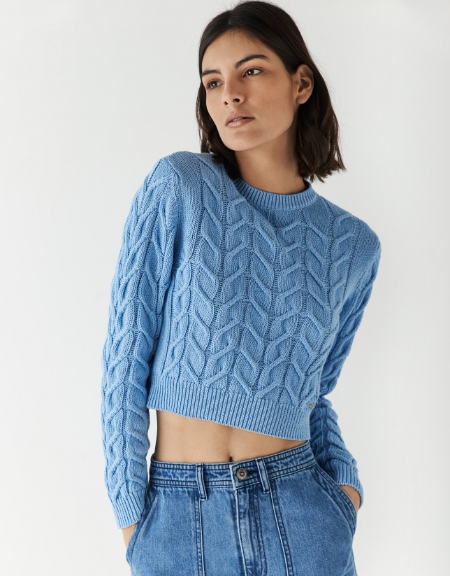 Short blue knit sweater 